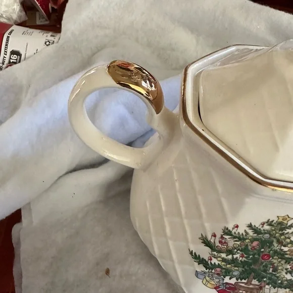 Vintage Christmas Tea Pot Set of 2 - Picture 5 of 11